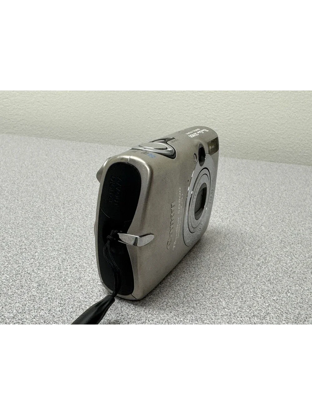 Canon PowerShot Digital ELPH SD900 10MP Camera + Charger/Battery -Tested Works